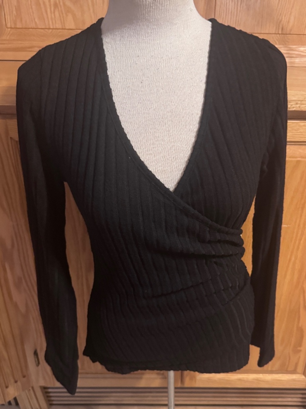 Women's Large Black Long Sleeve Sweeter  V- Neck Buttons Ribbed Classic Casual
